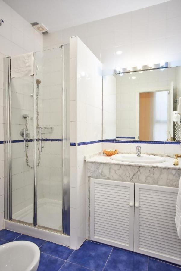 Apartamentos San Andrés Siviglia Esterno foto